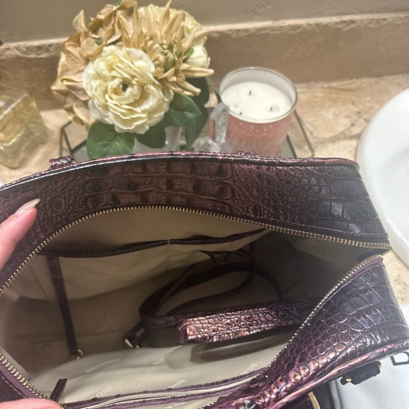 Beautiful lightly used Brahmin Marissa Bag. - Picture 3 of 4